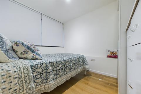 4 bedroom apartment to rent, Putney East