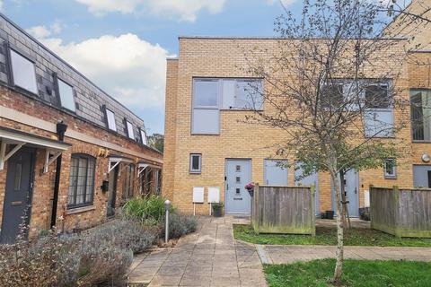 2 bedroom ground floor flat for sale, Woodcote Side, Epsom, Surrey