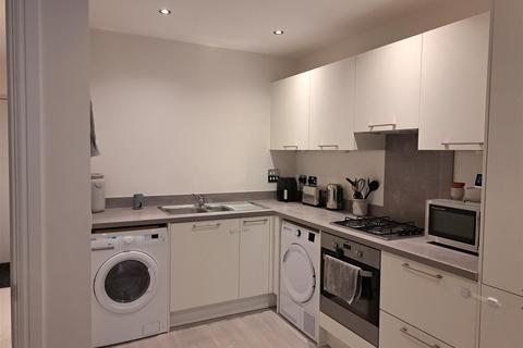 2 bedroom ground floor flat for sale, Woodcote Side, Epsom, Surrey