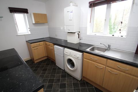 2 bedroom flat to rent, Sandringham Crescent, Leeds, West Yorkshire, UK, LS17