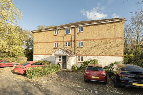 1 bedroom flat for sale, Braddock Close, Isleworth TW7