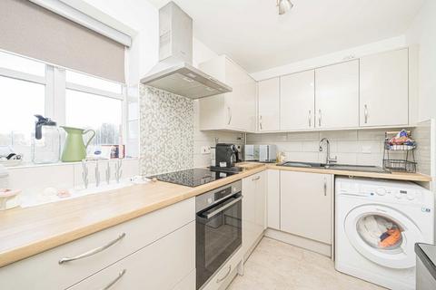 1 bedroom flat for sale, Braddock Close, Isleworth TW7