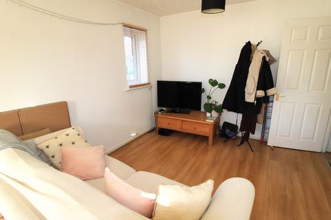 1 bedroom flat for sale, Hutchins Close, Hornchurch RM12