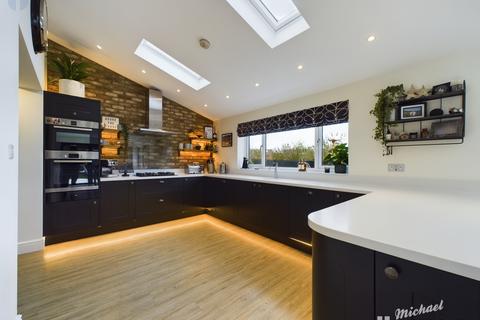 12 Hulbert End, Aylesbury, HP21 9DF