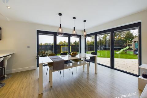 12 Hulbert End, Aylesbury, HP21 9DF