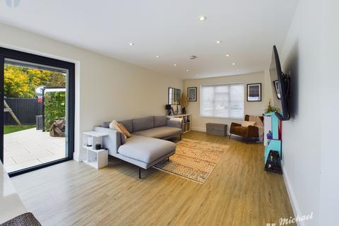 12 Hulbert End, Aylesbury, HP21 9DF