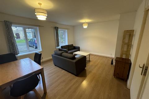 3 bedroom apartment to rent, Orchard Lodge, Hyde Park, Leeds, LS6 2EN