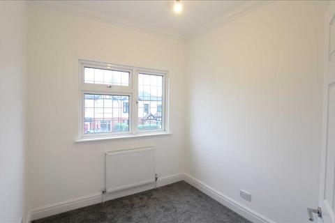 2 bedroom apartment to rent, Leigh on Sea SS9