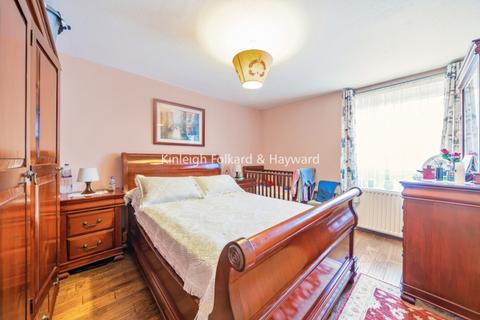 2 bedroom house to rent, Dorset Road London SW8