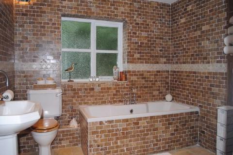 3 bedroom detached house to rent, Newcastle upon Tyne, Hexham Road, Throckley, NE15