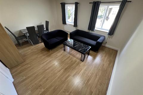 3 bedroom apartment to rent, Orchard Lodge, North Hill Road, Hyde Park, Leeds, LS6 2EN