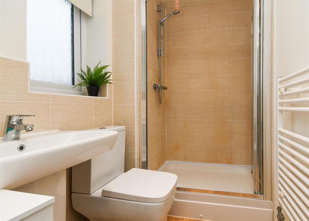 21 Watts Drive - Ensuite Shower Room.jpg