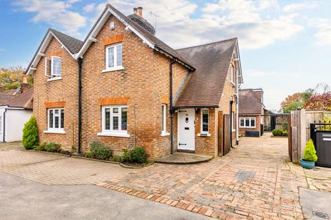 4 bedroom semi-detached house for sale, Meath Green Lane, Horley, Surrey, RH6