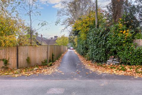 4 bedroom semi-detached house for sale, Meath Green Lane, Horley, Surrey, RH6