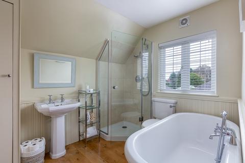 4 bedroom house for sale, Meath Green Lane, Horley, Surrey, RH6