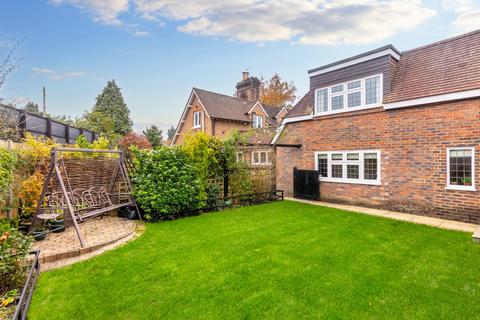 4 bedroom house for sale, Meath Green Lane, Horley, Surrey, RH6