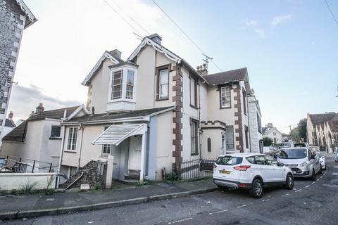 2 bedroom flat for sale, Upper Church Road, Spacious First Floor Flat