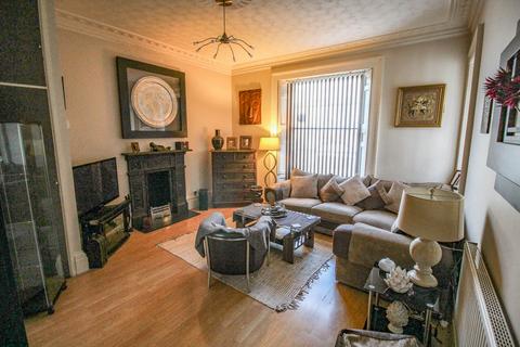 2 bedroom flat for sale, Upper Church Road, Spacious First Floor Flat