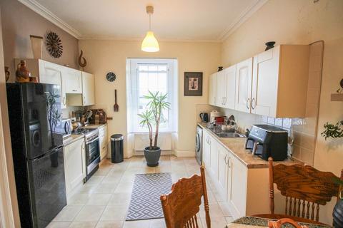 2 bedroom flat for sale, Upper Church Road, Spacious First Floor Flat