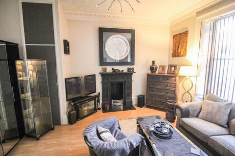 2 bedroom flat for sale, Upper Church Road, Spacious First Floor Flat