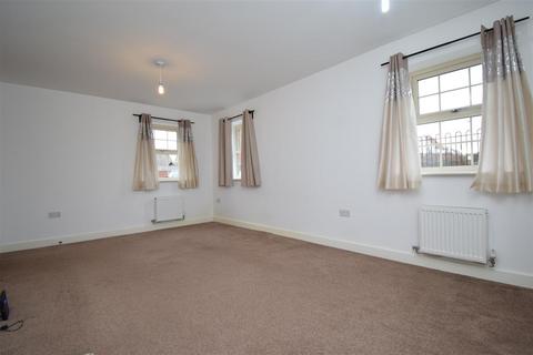 2 bedroom townhouse to rent, Kempston Road, Featherstone WF7