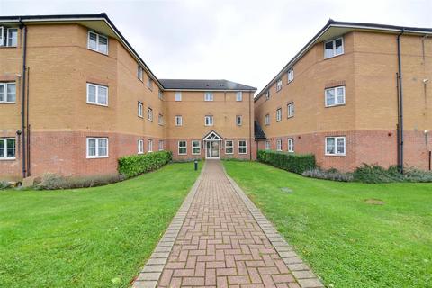 2 bedroom flat to rent, Field Mead, Mill Hill