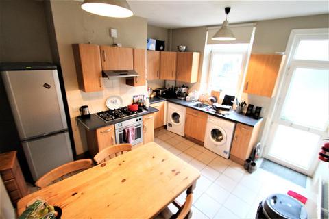 3 bedroom terraced house to rent, Highbury Terrace, Meanwood, Leeds, LS6 4ET