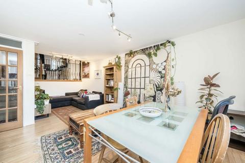 3 bedroom flat to rent, Copenhagen Street, London N1