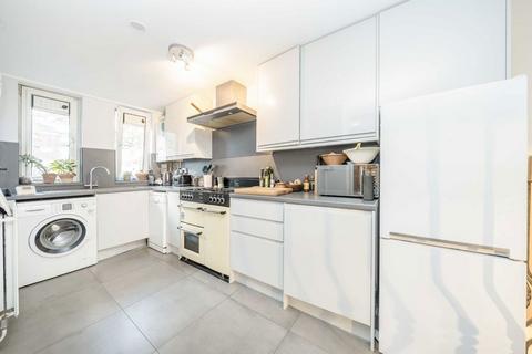 3 bedroom flat to rent, Copenhagen Street, London N1