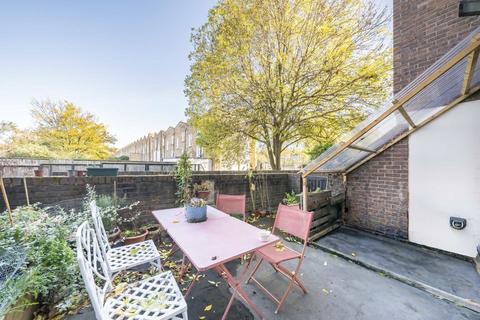 3 bedroom flat to rent, Copenhagen Street, London N1