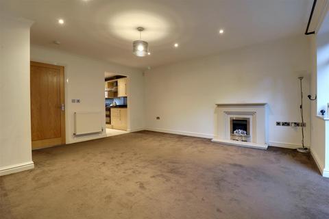 4 bedroom semi-detached house to rent, Hynton Bower, Church Lawton