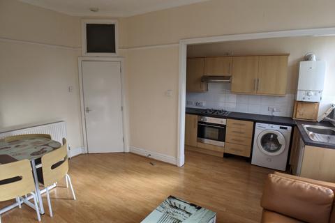 2 bedroom flat to rent, Derby Road, Manchester M14