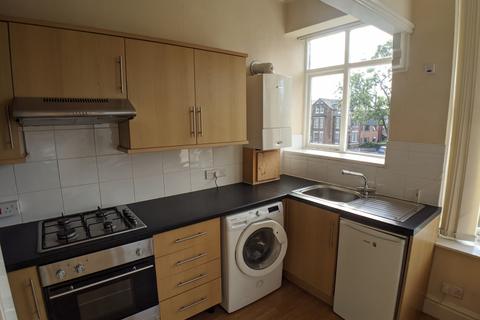 2 bedroom flat to rent, Derby Road, Manchester M14