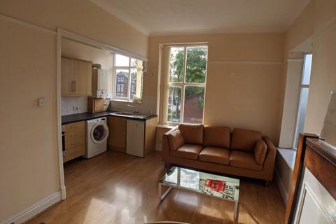 2 bedroom flat to rent, Derby Road, Manchester M14