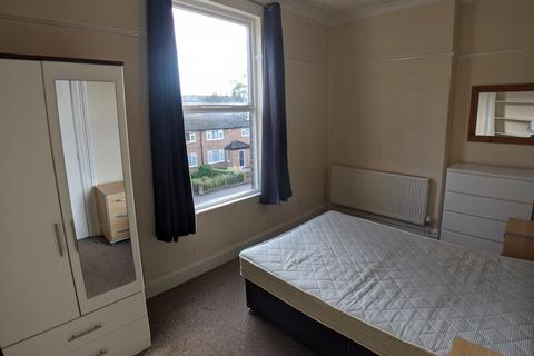 2 bedroom flat to rent, Derby Road, Manchester M14