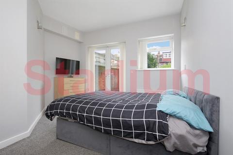 3 bedroom ground floor flat to rent, Caledonian Road, London N7 - EPC Rating C