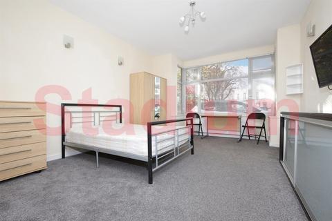 3 bedroom ground floor flat to rent, Caledonian Road, London N7 - EPC Rating C