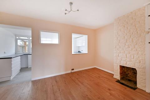 3 bedroom terraced house to rent, Fullers Way North, Surbiton, KT6