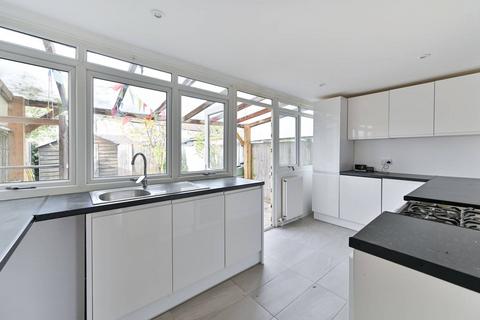 3 bedroom terraced house to rent, Fullers Way North, Surbiton, KT6