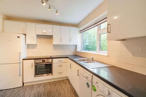 2 bedroom flat to rent, Linden Lee, Westfield Park , Hatch End, Pinner, Middlesex, HA5 4JH