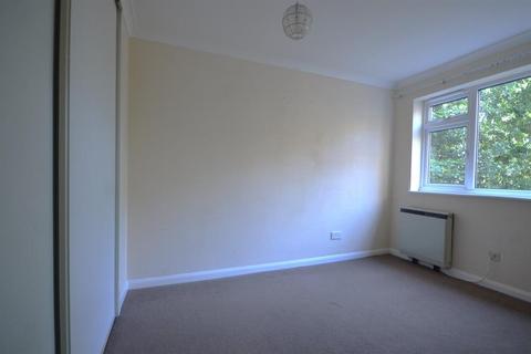 2 bedroom flat to rent, Linden Lee, Westfield Park , Hatch End, Pinner, Middlesex, HA5 4JH