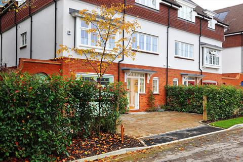 3 bedroom semi-detached house for sale, Hill Road, Haslemere, Surrey, GU27