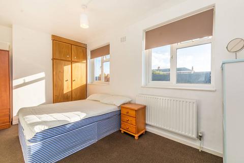 2 bedroom flat to rent, Milton Grove, Stoke Newington, London, N16