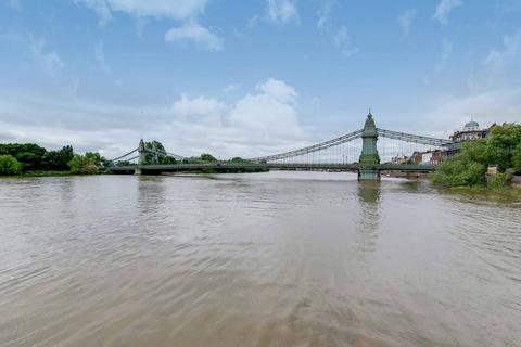 Studio for sale, Queens Wharf, Hammersmith, London, W6