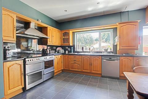 5 bedroom semi-detached house for sale, Briarwood, Hull Road, Hull, North Humberside, HU12 9ST