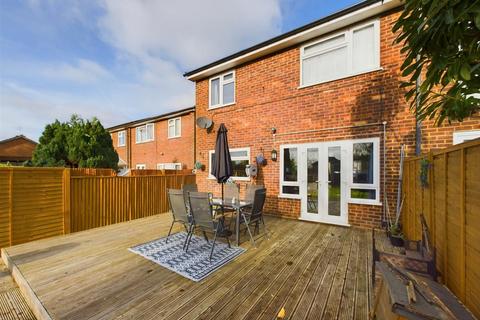 10 Brompton Close, Aylesbury, HP19 9JY