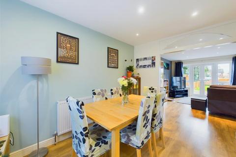 10 Brompton Close, Aylesbury, HP19 9JY