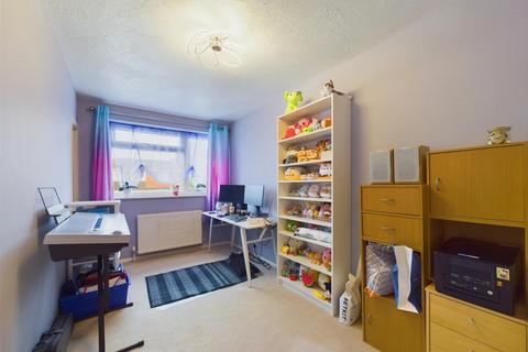 10 Brompton Close, Aylesbury, HP19 9JY