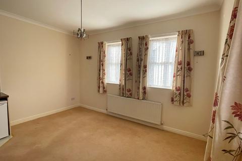 2 bedroom flat to rent, High Street, Boston Spa, Wetherby, West Yorkshire, LS23