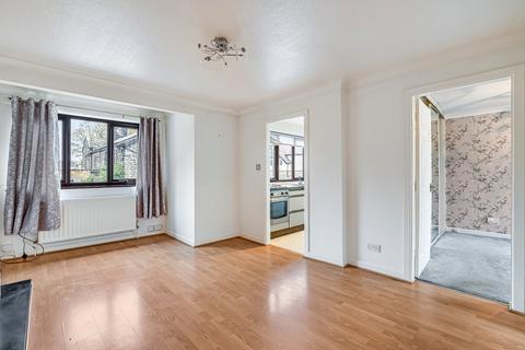 1 bedroom flat for sale, Ghyll Royd, Guiseley, Leeds, West Yorkshire, LS20